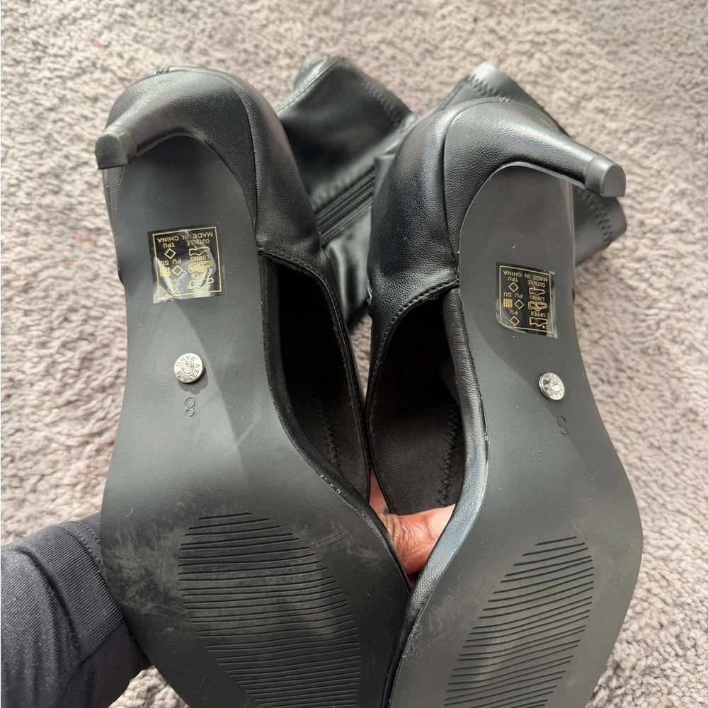 NWOT AKIRA Black Thong Ankle Boots - Picture 5 of 5